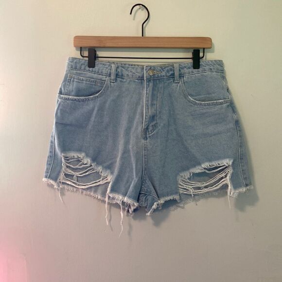 Princess Polly Light Wash Distressed Ripped Elise Shorts Size US 10 NWT - Picture 1 of 9